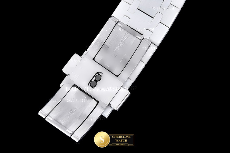 Audemars Piguet Ref. 15500 APSF - On-Wrist Presence & Case Thickness View (Photo 13 of 26)