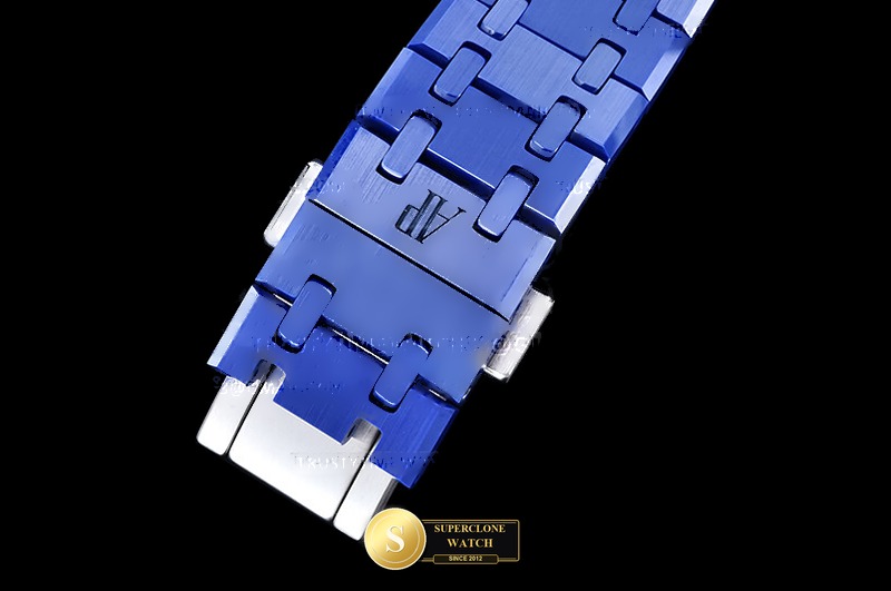 Audemars Piguet Ref. 15500 APSF - On-Wrist Presence & Case Thickness View (Photo 11 of 25)