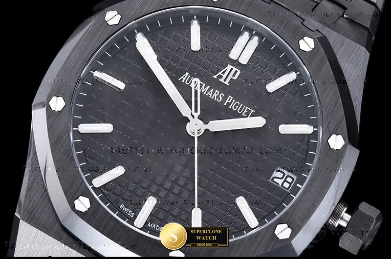 Audemars Piguet Ref. 15500 APSF - Lug-to-Lug & Rehaut Engraving View (Photo 5 of 25)