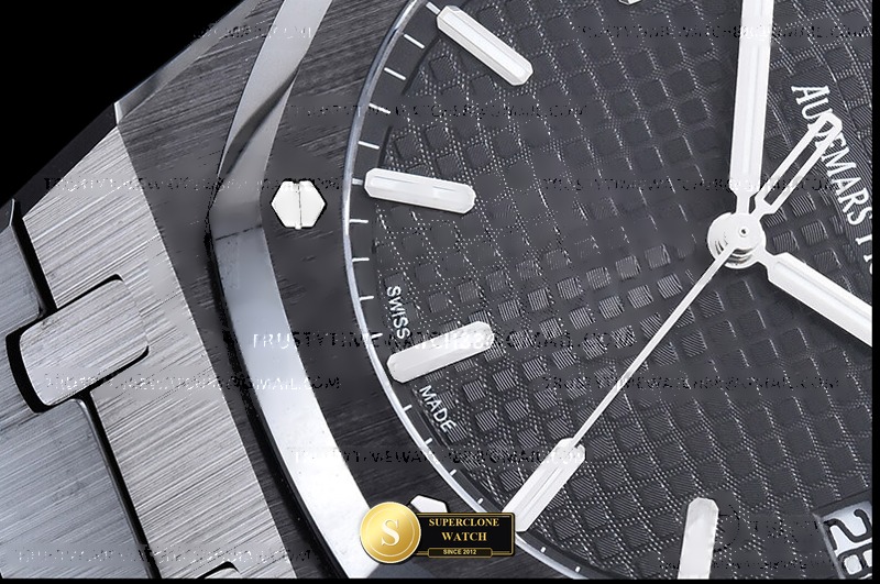 Audemars Piguet Ref. 15500 APSF - On-Wrist Presence & Case Thickness View (Photo 7 of 25)