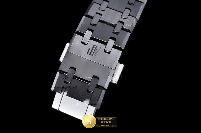 Audemars Piguet Ref. 15500 APSF - On-Wrist Presence & Case Thickness View (Photo 11 of 25)