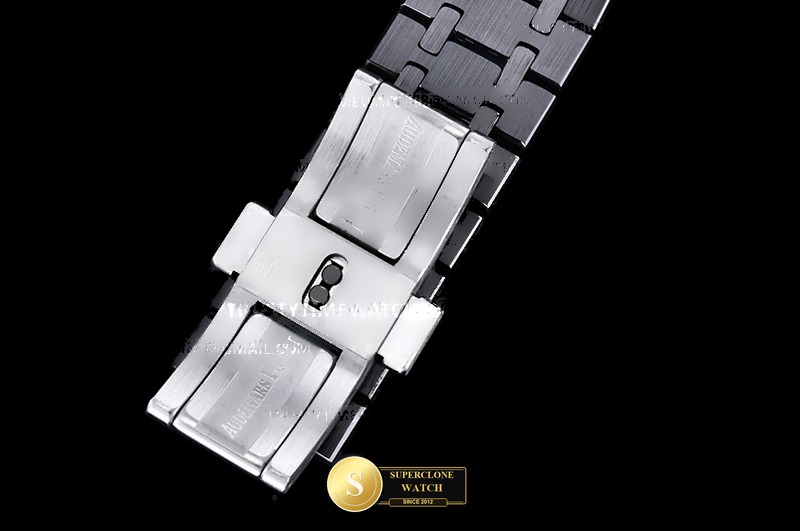 Audemars Piguet Ref. 15500 APSF - On-Wrist Presence & Case Thickness View (Photo 13 of 25)