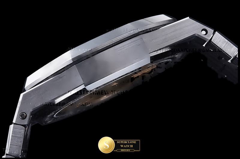 Audemars Piguet Ref. 15500 APSF - On-Wrist Presence & Case Thickness View (Photo 15 of 25)