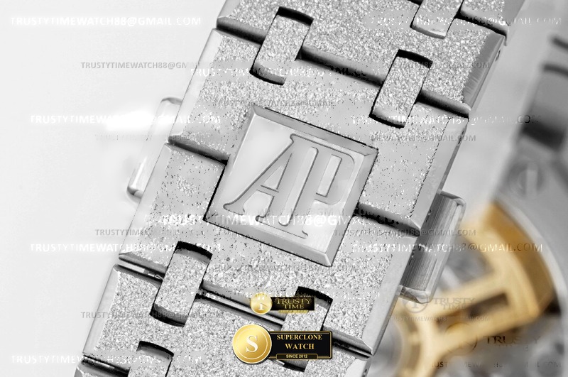 Audemars Piguet Ref. 26240 APSF - On-Wrist Presence & Case Thickness View (Photo 9 of 9)