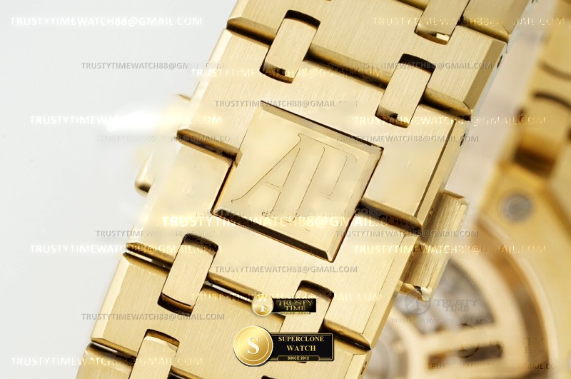 Audemars Piguet Ref. 26240 APSF - On-Wrist Presence & Case Thickness View (Photo 9 of 9)