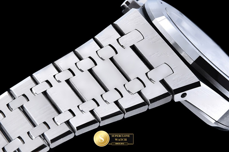Audemars Piguet Ref. 26240 DDF - Exhibition Caseback & Cloned Calibre Movement (Photo 4 of 24)