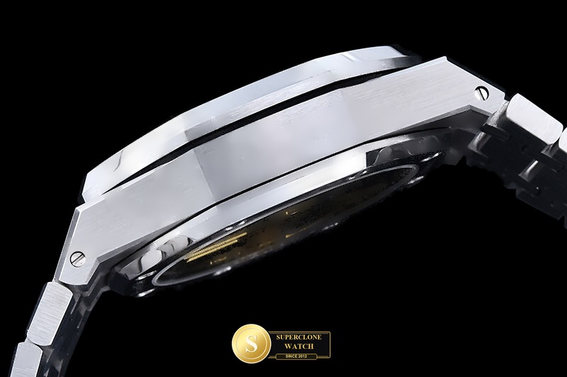Audemars Piguet Ref. 26240 DDF - On-Wrist Presence & Case Thickness View (Photo 15 of 24)