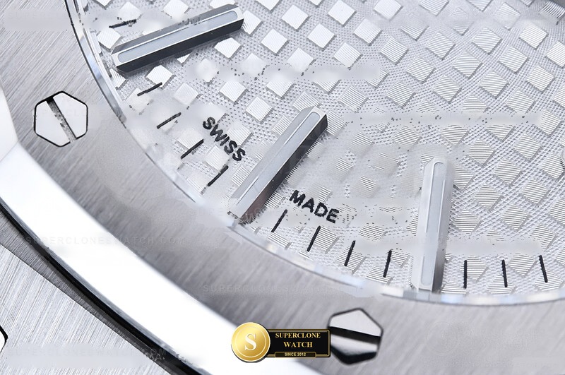 Audemars Piguet Ref. 15510 TOP - On-Wrist Presence & Case Thickness View (Photo 11 of 27)