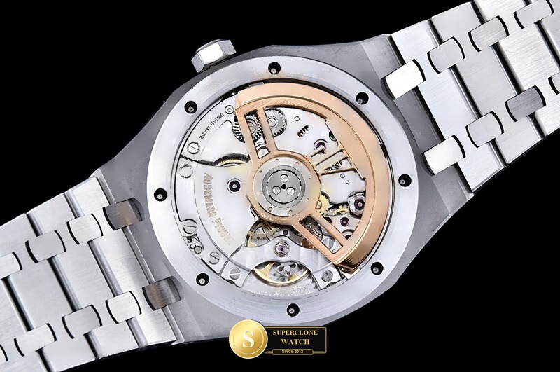 Audemars Piguet Ref. 15510 TOP - On-Wrist Presence & Case Thickness View (Photo 21 of 27)