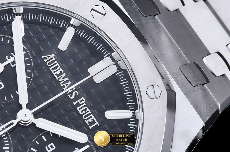 Audemars Piguet Ref. 26240 APSF - On-Wrist Presence & Case Thickness View (Photo 7 of 23)