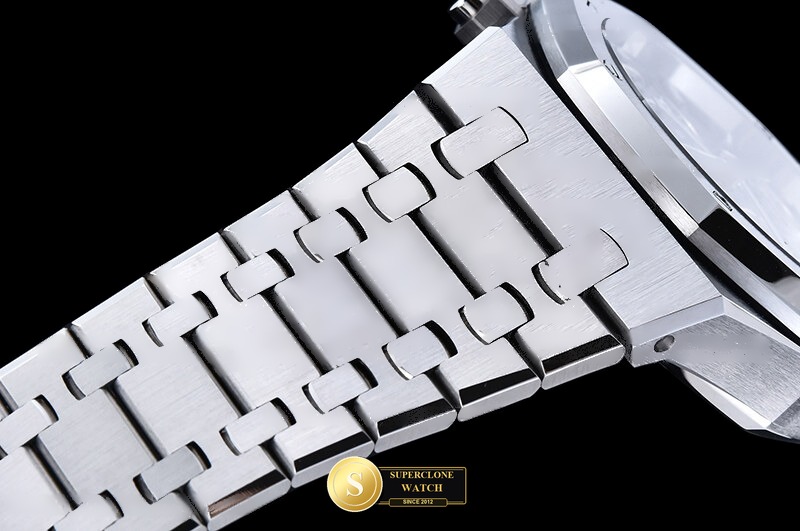 Audemars Piguet Ref. 26240 APSF - Crown Guard & Dial Lume Verification (Photo 10 of 23)