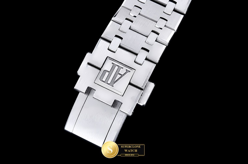 Audemars Piguet Ref. 26240 APSF - On-Wrist Presence & Case Thickness View (Photo 11 of 23)
