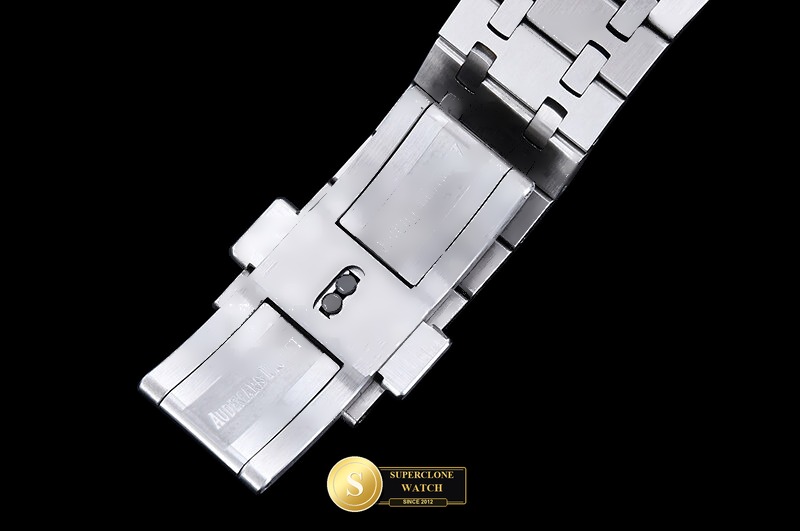 Audemars Piguet Ref. 26240 APSF - On-Wrist Presence & Case Thickness View (Photo 13 of 23)