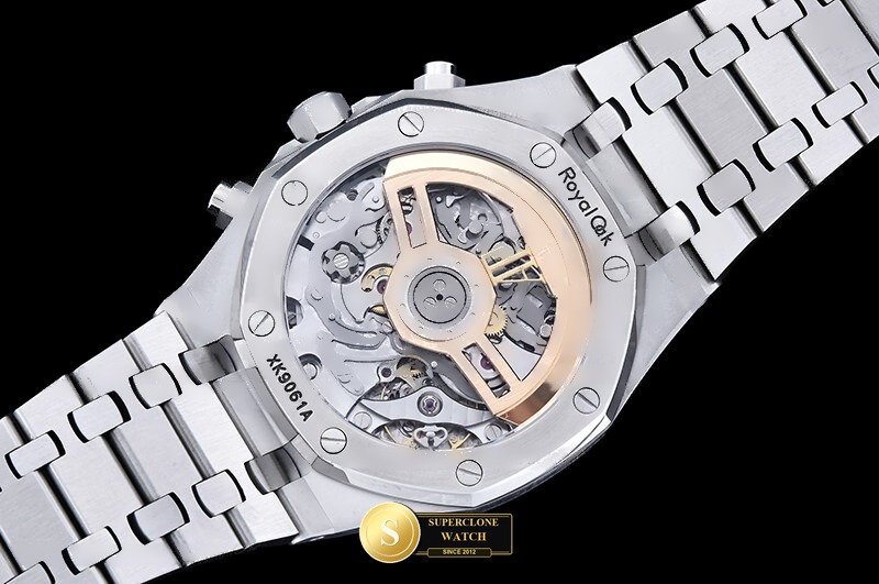 Audemars Piguet Ref. 26240 APSF - On-Wrist Presence & Case Thickness View (Photo 9 of 16)