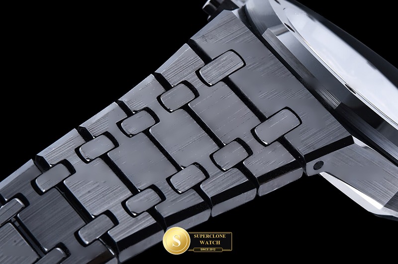 Audemars Piguet Ref. 26240 APSF - Crown Guard & Dial Lume Verification (Photo 10 of 21)