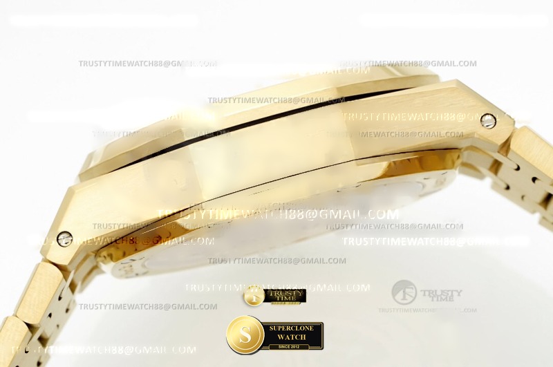 Audemars Piguet Ref. 26240 APSF - On-Wrist Presence & Case Thickness View (Photo 7 of 17)