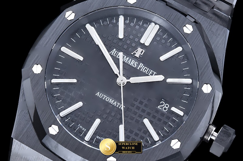 Audemars Piguet Ref. 15400 THB - Lug-to-Lug & Rehaut Engraving View (Photo 5 of 25)