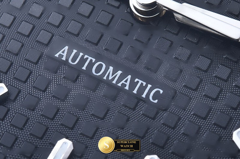 Audemars Piguet Ref. 15400 THB - On-Wrist Presence & Case Thickness View (Photo 9 of 25)