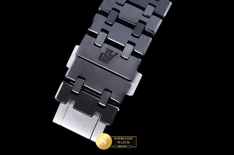 Audemars Piguet Ref. 15400 THB - On-Wrist Presence & Case Thickness View (Photo 11 of 25)