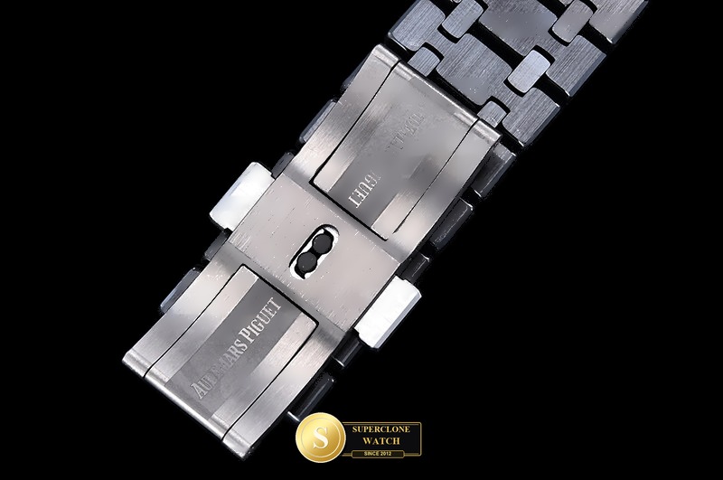 Audemars Piguet Ref. 15400 THB - On-Wrist Presence & Case Thickness View (Photo 13 of 25)