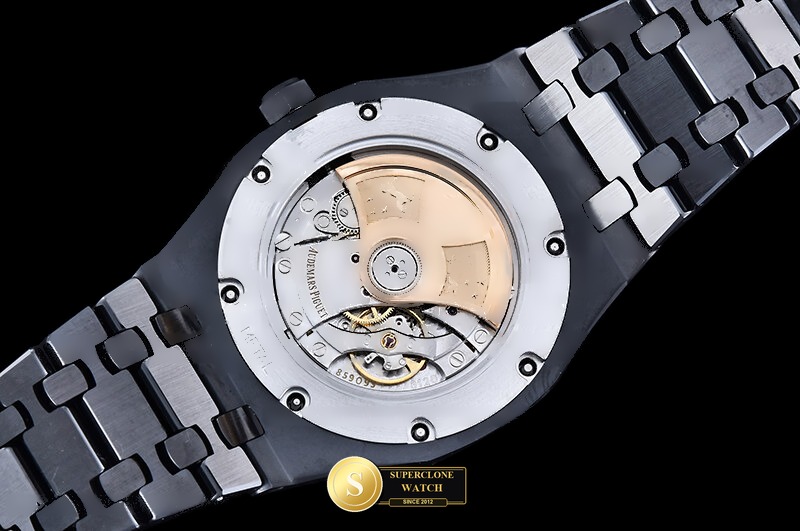 Audemars Piguet Ref. 15400 THB - On-Wrist Presence & Case Thickness View (Photo 19 of 25)