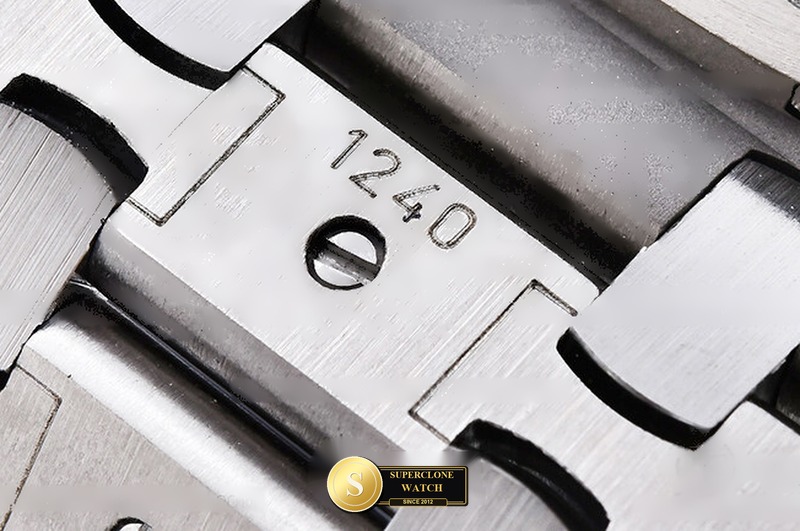 Audemars Piguet Ref. AP0925 ZF - On-Wrist Presence & Case Thickness View (Photo 15 of 27)