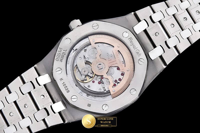 Audemars Piguet Ref. AP0925 ZF - On-Wrist Presence & Case Thickness View (Photo 19 of 27)