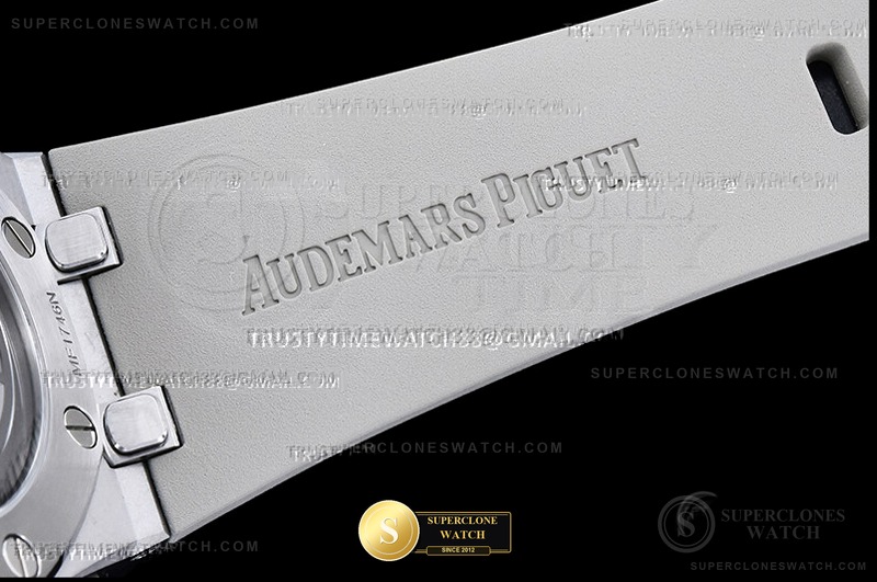 Audemars Piguet Ref. AP0926A APSF - On-Wrist Presence & Case Thickness View (Photo 13 of 27)