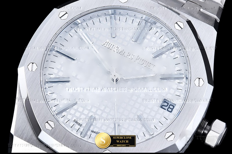 Audemars Piguet Ref. 15510 DDF - Lug-to-Lug & Rehaut Engraving View (Photo 5 of 27)