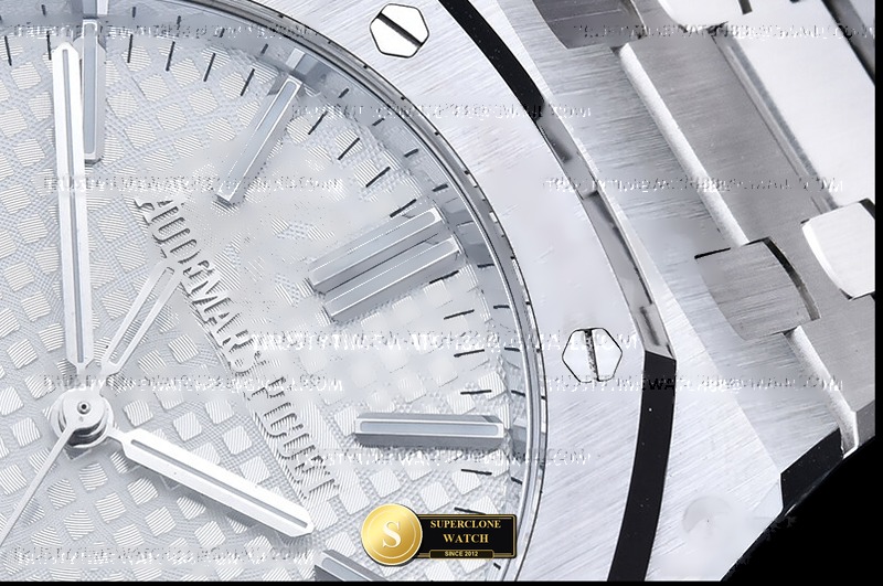 Audemars Piguet Ref. 15510 DDF - Lateral Bezel & Sapphire Crystal Profile (Photo 6 of 27)