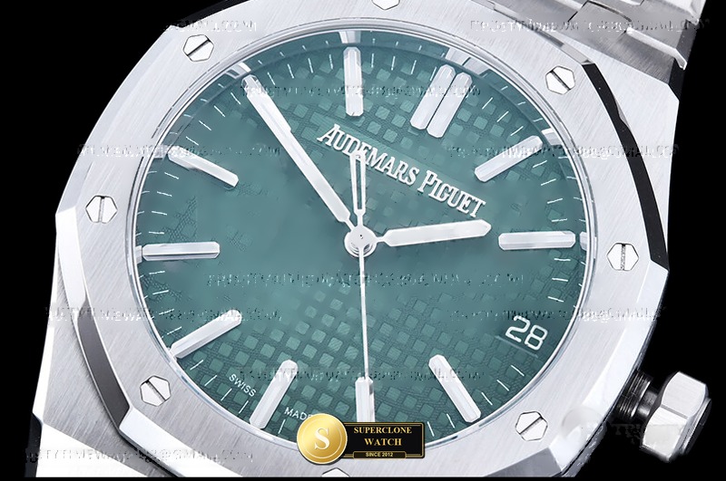 Audemars Piguet Ref. 15510 DDF - Lug-to-Lug & Rehaut Engraving View (Photo 5 of 27)