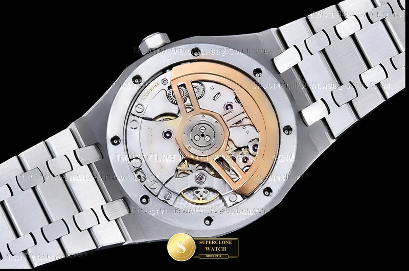 Audemars Piguet Ref. 15510 DDF - On-Wrist Presence & Case Thickness View (Photo 19 of 27)
