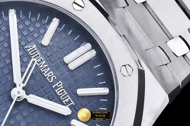 Audemars Piguet Ref. 15510 APSF - Lateral Bezel & Sapphire Crystal Profile (Photo 6 of 28)