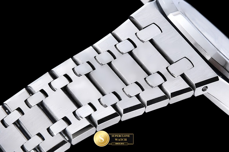 Audemars Piguet Ref. 15510 APSF - Crown Guard & Dial Lume Verification (Photo 10 of 28)