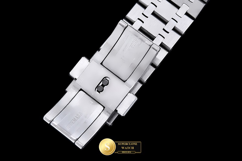 Audemars Piguet Ref. 15510 APSF - On-Wrist Presence & Case Thickness View (Photo 13 of 28)