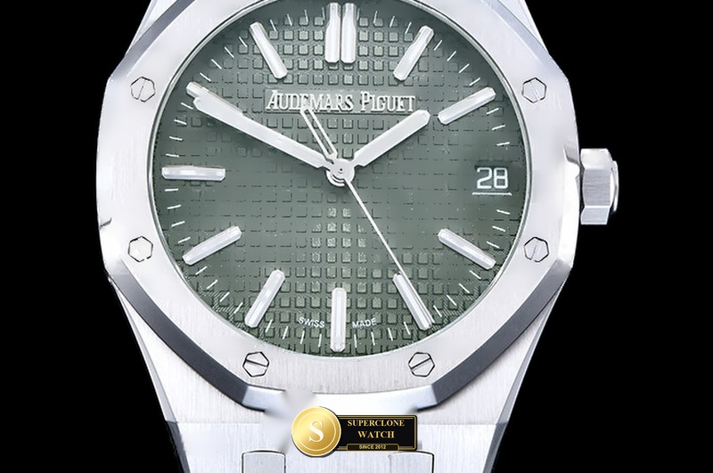 Audemars Piguet Ref. 15510 APSF - Clasp & Solid 904L Bracelet Detail (Photo 3 of 28)