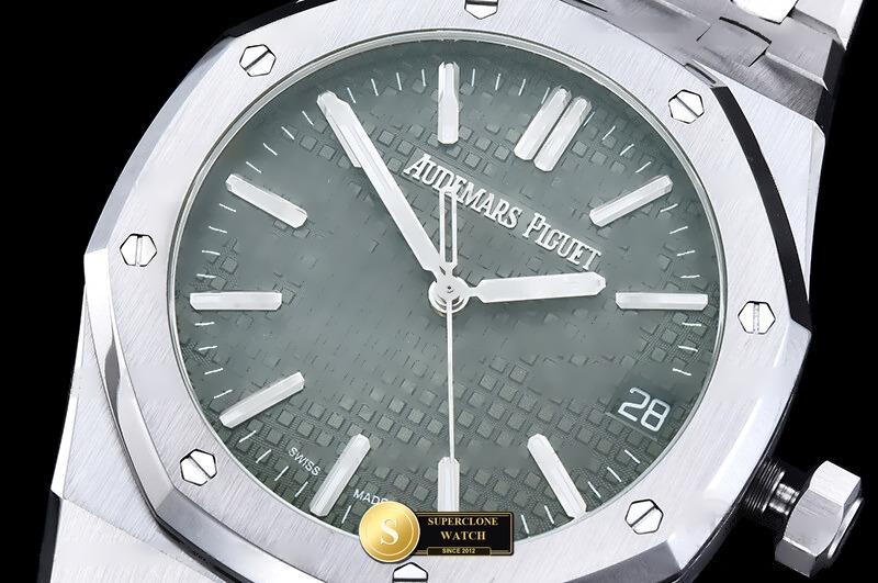 Audemars Piguet Ref. 15510 APSF - Lug-to-Lug & Rehaut Engraving View (Photo 5 of 28)