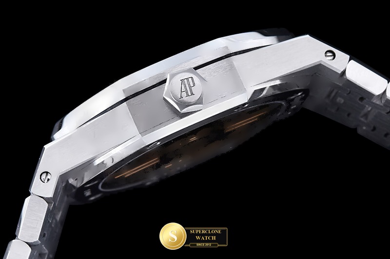 Audemars Piguet Ref. 15510 APSF - On-Wrist Presence & Case Thickness View (Photo 15 of 28)