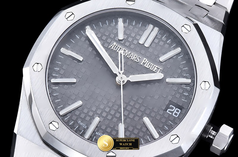 Audemars Piguet Ref. 15510 APSF - Lug-to-Lug & Rehaut Engraving View (Photo 5 of 28)