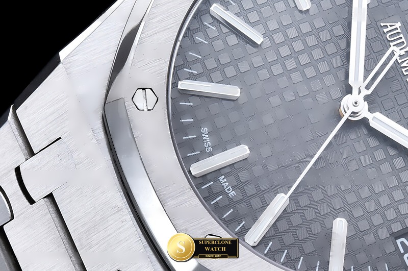 Audemars Piguet Ref. 15510 APSF - Lateral Bezel & Sapphire Crystal Profile (Photo 6 of 28)
