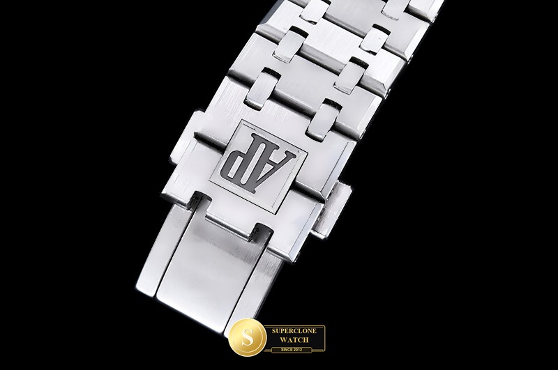 Audemars Piguet Ref. 15510 APSF - On-Wrist Presence & Case Thickness View (Photo 11 of 28)