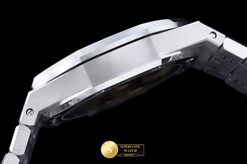 Audemars Piguet Ref. 15510 APSF - On-Wrist Presence & Case Thickness View (Photo 17 of 28)