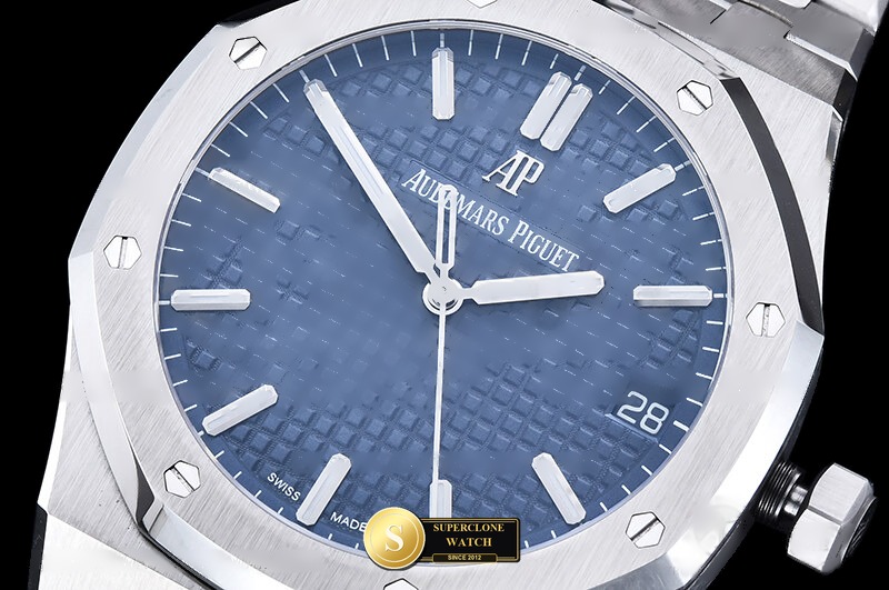 Audemars Piguet Ref. 15500 VSF - Lug-to-Lug & Rehaut Engraving View (Photo 5 of 27)