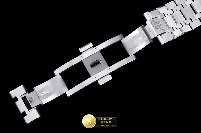 Audemars Piguet Ref. 15500 VSF - On-Wrist Presence & Case Thickness View (Photo 11 of 27)