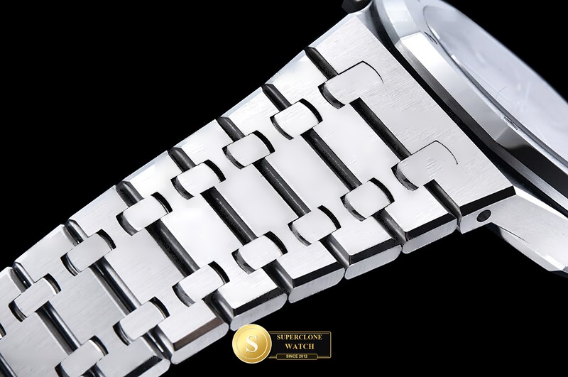 Audemars Piguet Ref. 15500 VSF - Crown Guard & Dial Lume Verification (Photo 14 of 27)