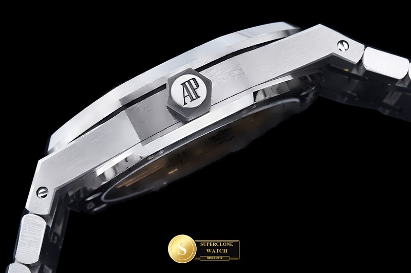 Audemars Piguet Ref. 15500 VSF - On-Wrist Presence & Case Thickness View (Photo 15 of 27)