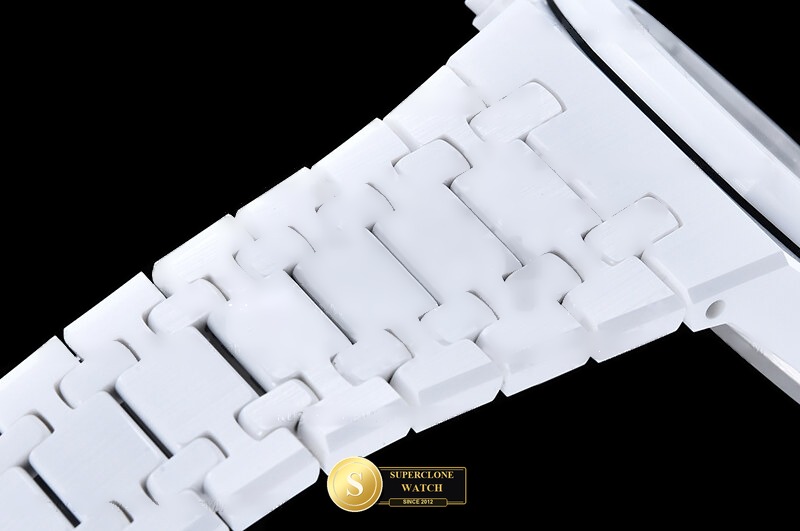 Audemars Piguet Ref. 26240 APSF - On-Wrist Presence & Case Thickness View (Photo 11 of 26)