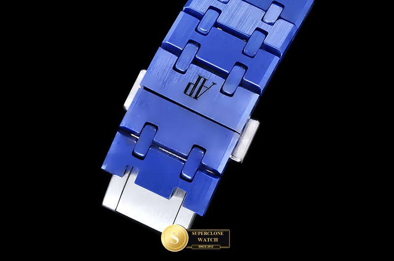 Audemars Piguet Ref. 26240 APSF - On-Wrist Presence & Case Thickness View (Photo 11 of 27)