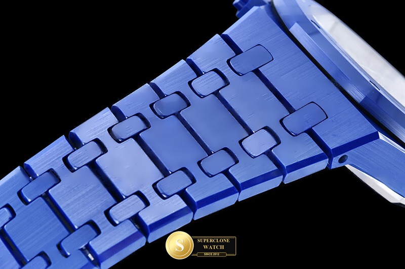 Audemars Piguet Ref. 26240 APSF - On-Wrist Presence & Case Thickness View (Photo 17 of 27)