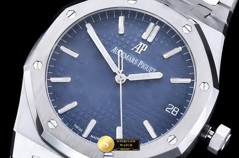 Audemars Piguet Ref. 15500 APSF - Lug-to-Lug & Rehaut Engraving View (Photo 5 of 29)